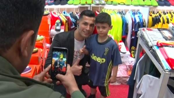 El 'clon' de Cristiano Ronaldo arrasa en Irak El 'clon' de Cristiano Ronaldo arrasa en Irak