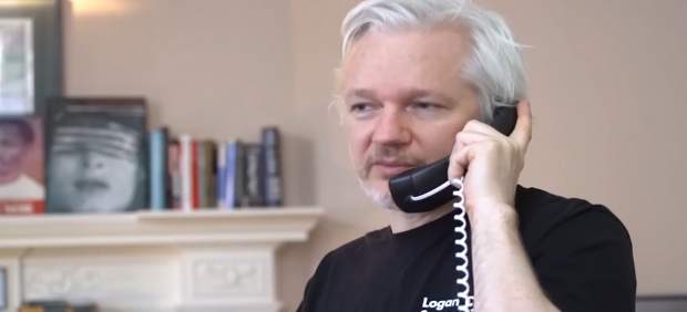 Assange, detenido en la Embajada de Ecuador en Londres