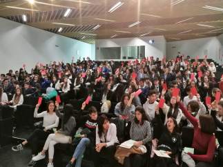 Alumnos de diez centros educativos aragoneses participan en un debate del Modelo de Parlamento Europeo