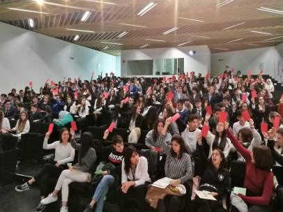 Alumnos de diez centros educativos aragoneses participan en un debate del Modelo de Parlamento Europeo