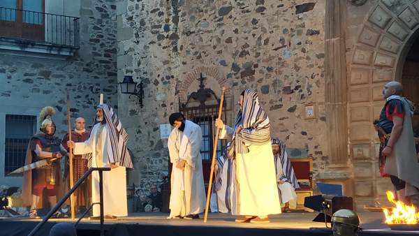Turismo.- Unas 10.000 personas presenciaron la Pasión Viviente de Cáceres por las calles del casco antiguo Turismo.- Unas 10.000 personas presenciaron la Pasión Viviente de Cáceres por las calles del casco antiguo