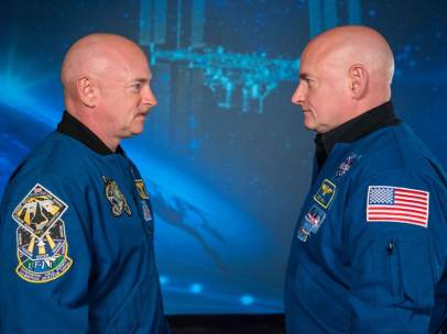 Los astronautas gemelos Mike y Scott Kelly