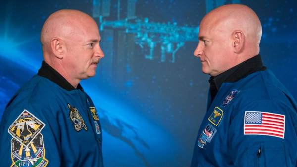 Los astronautas gemelos Mike y Scott Kelly Los astronautas gemelos Mike y Scott Kelly