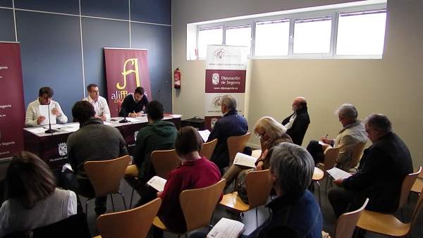 La Diputación distribuye 40.000 euros entre 30 empresas y colectivosadscritos a Alimentos de Segovia La Diputación distribuye 40.000 euros entre 30 empresas y colectivosadscritos a Alimentos de Segovia