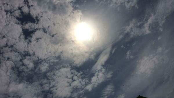 Sol, buen tiempo, nubes Sol, buen tiempo, nubes