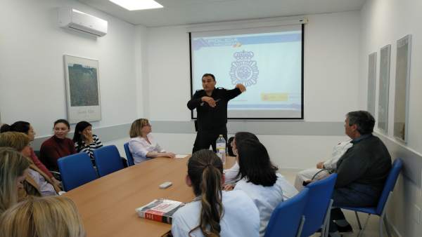 Málaga.- El interlocutor policial sanitario asesora a profesionales de la salud para actuar ante agresiones o amenazas Málaga.- El interlocutor policial sanitario asesora a profesionales de la salud para actuar ante agresiones o amenazas