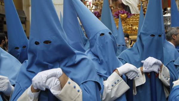 Nazarenos de la Hermandad de San Esteban Nazarenos de la Hermandad de San Esteban