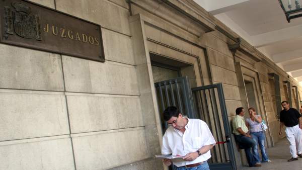 Sevilla.- Tribunales.- Ordenan investigar una cuenta bancaria de la propietaria de la marca Peluquerías Low Cost Sevilla.- Tribunales.- Ordenan investigar una cuenta bancaria de la propietaria de la marca Peluquerías Low Cost