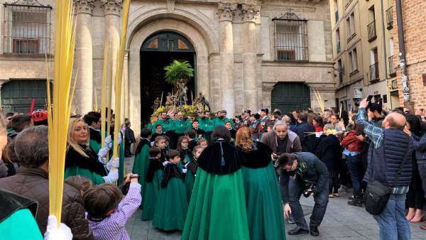 S. Santa.- El buen tiempo acompaña a los miles de vallisoletanos que arropan la procesión de 'La Borriquilla' S. Santa.- El buen tiempo acompaña a los miles de vallisoletanos que arropan la procesión de 'La Borriquilla'
