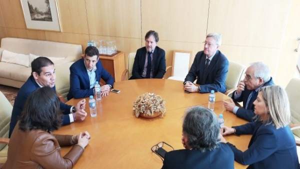 Huelva.- El PSOE manifiesta su 'compromiso expreso de elevar las propuestas' y las reformas que piden los abogados Huelva.- El PSOE manifiesta su 'compromiso expreso de elevar las propuestas' y las reformas que piden los abogados