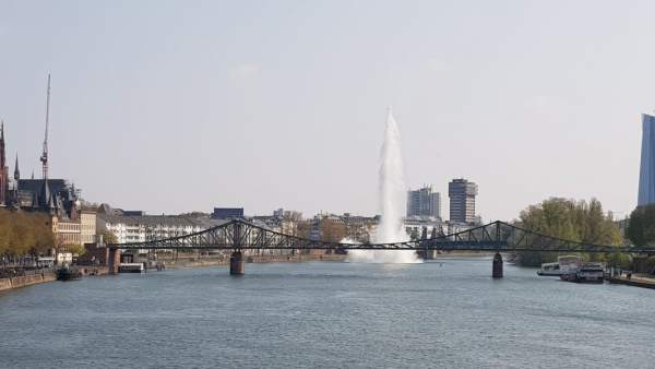 Detonan una bomba de 250 kilos en Frankfurt, Alemania Detonan una bomba de 250 kilos en Frankfurt, Alemania