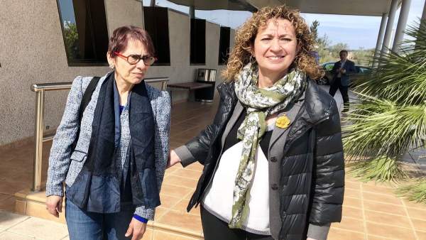 Capella, Joan Saura y Anna Sallés visitan la capilla ardiente de Neus Català en Mora d'Ebre Capella, Joan Saura y Anna Sallés visitan la capilla ardiente de Neus Català en Mora d'Ebre