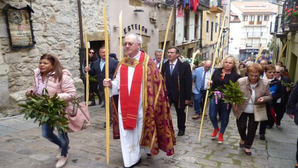 S.Santa.- Laredo inicia la Semana Santa con un 'multitudinario' Domingo de Ramos S.Santa.- Laredo inicia la Semana Santa con un 'multitudinario' Domingo de Ramos