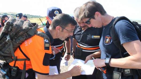 Voluntarios de Protección Civil Voluntarios de Protección Civil