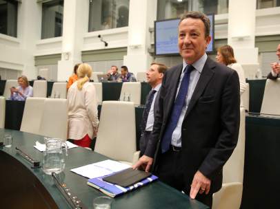 Henríquez de Luna ocupa en el Pleno de Madrid el asiento de Aguirre