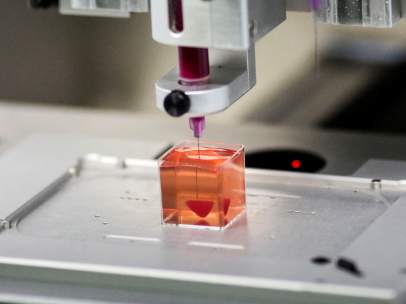 Corazón impreso en 3D mediante tejido humano.