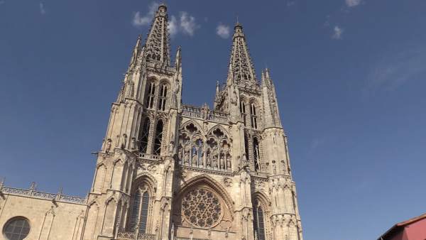 Burgos vive con intensidad el incendio de Notre Dame, 'madre' de la Catedral de Santa María Burgos vive con intensidad el incendio de Notre Dame, 'madre' de la Catedral de Santa María