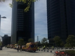 Imagen del desalojo de la Torre Espacio de Madrid