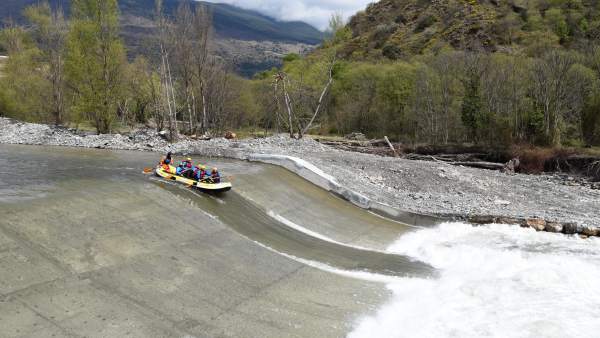 El río Noguera Pallaresa suma 50 kilómetros navegables seguidos de Llavorsí a la Pobla de Segur El río Noguera Pallaresa suma 50 kilómetros navegables seguidos de Llavorsí a la Pobla de Segur