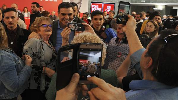 El secretario general del PSOE, Pedro Sánchez, participa en una comida-mitin en Ourense El secretario general del PSOE, Pedro Sánchez, participa en una comida-mitin en Ourense