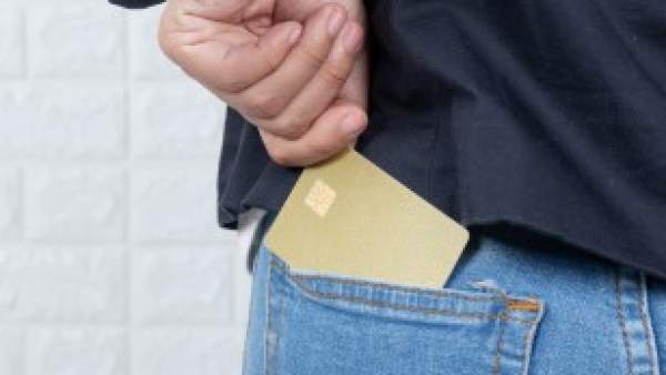 Si pierdo o me roban la tarjeta de crédito durante un viaje, ¿qué es lo que tengo que hacer? Si pierdo o me roban la tarjeta de crédito durante un viaje, ¿qué es lo que tengo que hacer?