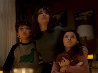 El personaje de Linda Cardellini y sus hijos.