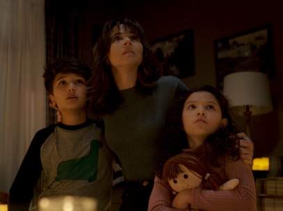 El personaje de Linda Cardellini y sus hijos.