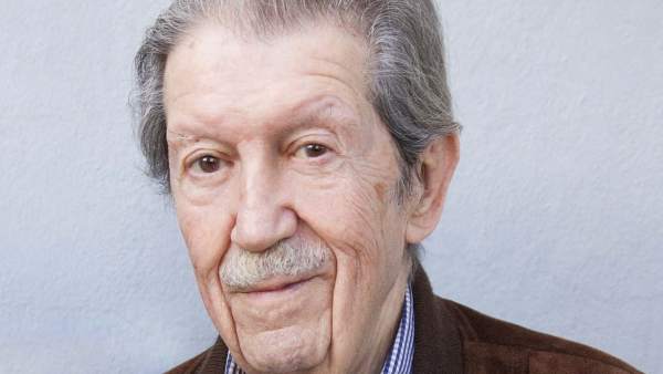 El poeta y escritor malagueño Manuel Alcántara. El poeta y escritor malagueño Manuel Alcántara.