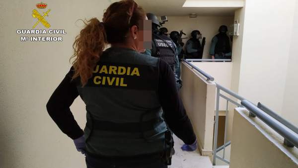 Sucesos.- Cinco detenidos al desamentalar un grupo que asaltaba comercios de Murcia y Alicante Sucesos.- Cinco detenidos al desamentalar un grupo que asaltaba comercios de Murcia y Alicante