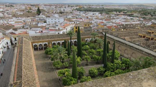 Vista del casco histórico y del Patio de los Naranjos de la Mezquita Vista del casco histórico y del Patio de los Naranjos de la Mezquita