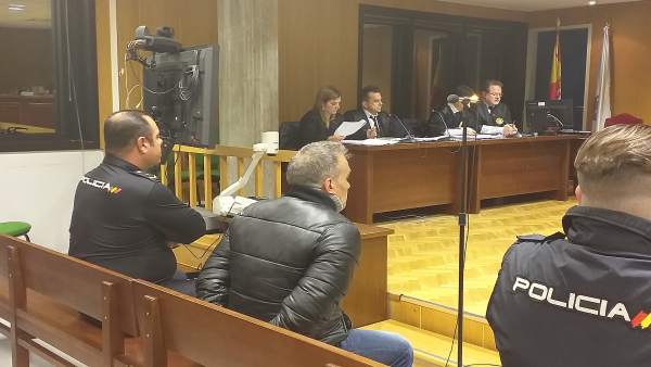AM.- Declarado por unanimidad culpable de asesinato el acusado del crimen de la playa de Arealonga AM.- Declarado por unanimidad culpable de asesinato el acusado del crimen de la playa de Arealonga