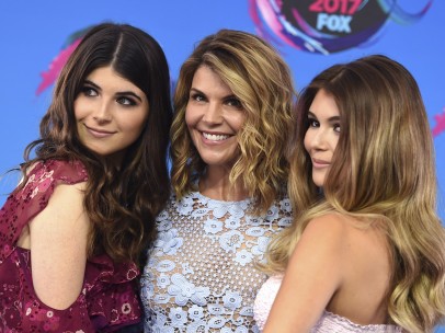 Lori Loughlin con sus dos hijas