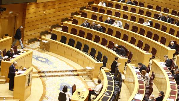 Sólo nueve senadores renuncian a pedir los 8.822 euros de indemnización que ofre Sólo nueve senadores renuncian a pedir los 8.822 euros de indemnización que ofre