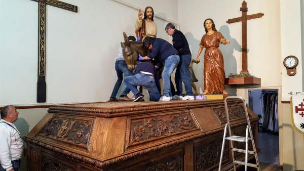 S.Santa.- El Hermano Mayor del Santo Sepulcro de Palencia asegura que 'ahora se hace más cofradía que antes' S.Santa.- El Hermano Mayor del Santo Sepulcro de Palencia asegura que 'ahora se hace más cofradía que antes'