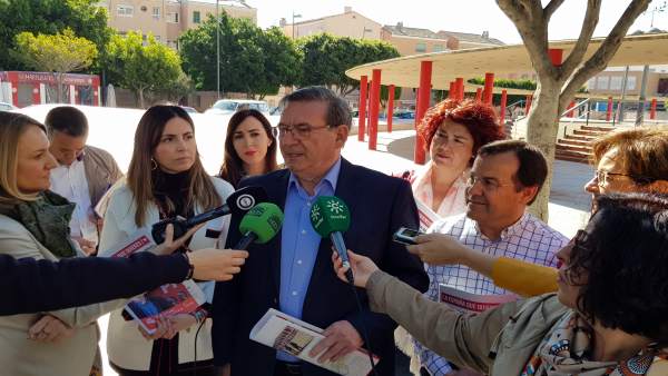 Psoe Almería. 28A. Nota Y Foto Agua Fernando Martínez Psoe Almería. 28A. Nota Y Foto Agua Fernando Martínez