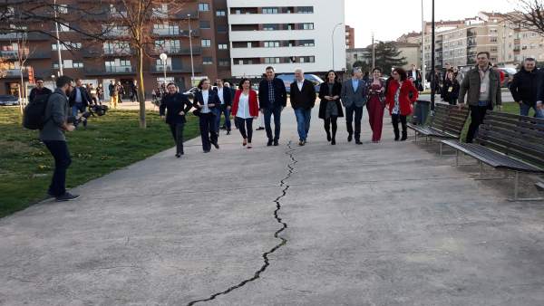 Pedro Sánchez comienza su visita a Logroño con un paseo por La Ribera Pedro Sánchez comienza su visita a Logroño con un paseo por La Ribera
