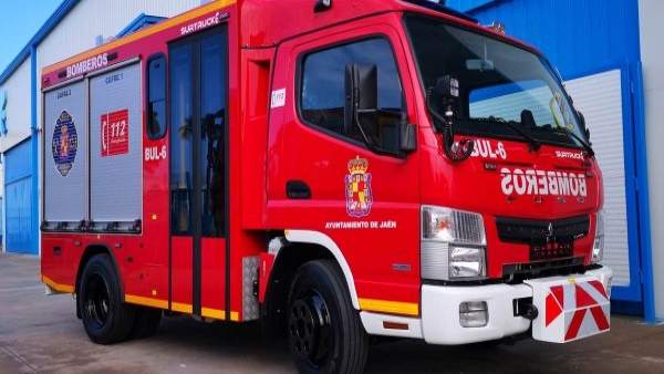 Trasladado al hospital un hombre de 77 años herido en el incendio de una vivienda en Jaén Trasladado al hospital un hombre de 77 años herido en el incendio de una vivienda en Jaén