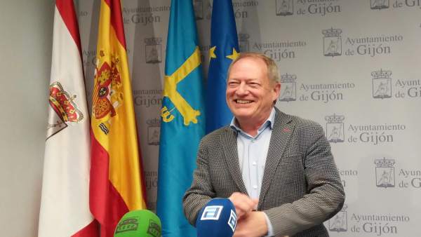 Aurelio Martín (IU Xixón) ve 'suicida' ir de número 3 con Podemos al Congreso pe Aurelio Martín (IU Xixón) ve 'suicida' ir de número 3 con Podemos al Congreso pe