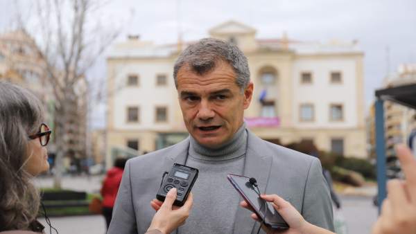 Cantó Se Compromete A Invertir Más De 80 Millones De Euros Para Garantizar El Agua En Alicante Cantó Se Compromete A Invertir Más De 80 Millones De Euros Para Garantizar El Agua En Alicante