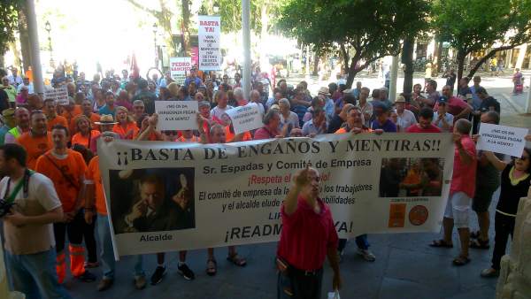 Sevilla.- Los exeventuales de Lipasam reclaman a los candidatos que se comprometan a 'cumplir' las sentencias a su favor Sevilla.- Los exeventuales de Lipasam reclaman a los candidatos que se comprometan a 'cumplir' las sentencias a su favor