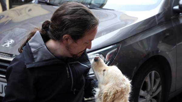 Iglesias con un perro Iglesias con un perro