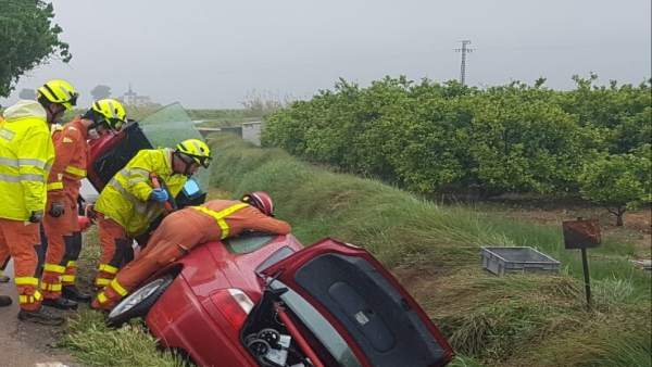 Valencia.- Sucesos.- Los bomberos intervienen en tres accidentes de tráfico en la provincia y rescatan a personas en dos Valencia.- Sucesos.- Los bomberos intervienen en tres accidentes de tráfico en la provincia y rescatan a personas en dos