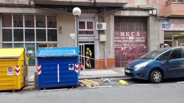 Una mujer, trasladada al San Pedro por inhalación de humo en un incendio en un portal en Logroño Una mujer, trasladada al San Pedro por inhalación de humo en un incendio en un portal en Logroño