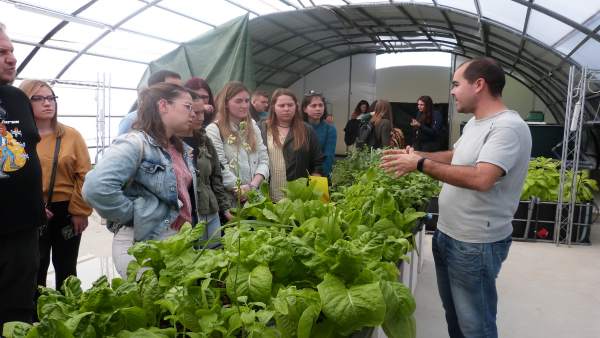 Málaga.-La Noria clausura el primer curso de especialización en acuaponía de España con la formación de 18 profesionales Málaga.-La Noria clausura el primer curso de especialización en acuaponía de España con la formación de 18 profesionales