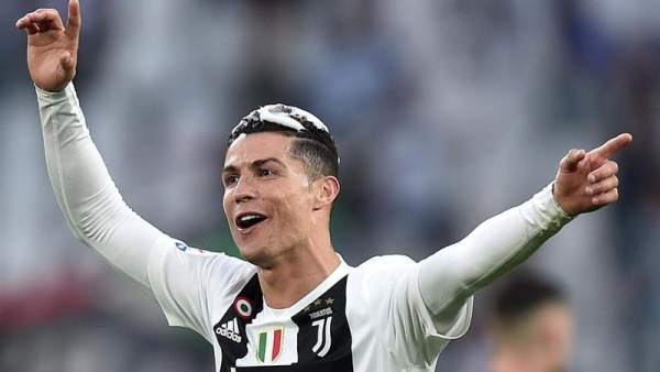 Cristiano Ronaldo celebra el título de liga con la Juventus. Cristiano Ronaldo celebra el título de liga con la Juventus.