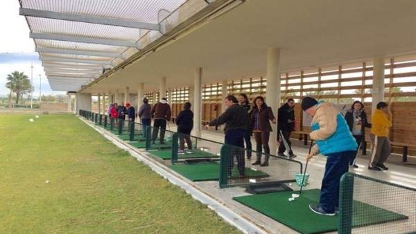 Almería.-La Escuela Pública de Golf recaudó 52.400 euros durante el pasado año por el uso de las instalaciones y abonos Almería.-La Escuela Pública de Golf recaudó 52.400 euros durante el pasado año por el uso de las instalaciones y abonos