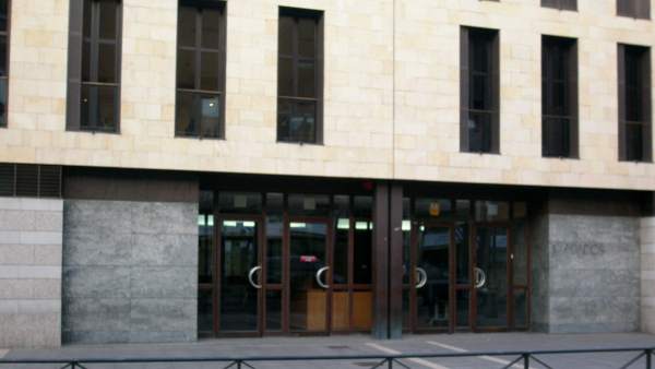El juzgado abre causa a los tres detenidos en Valladolid por altercados en torno a una mesa informativa de Vox El juzgado abre causa a los tres detenidos en Valladolid por altercados en torno a una mesa informativa de Vox