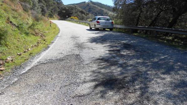 Carretera mal estado asfaltado pavimentación arreglo obra montaña Carretera mal estado asfaltado pavimentación arreglo obra montaña