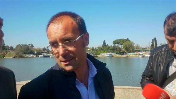 Sevilla.- Multado con 120 euros en Isla Mayor por tirar papeles al suelo y 'negarse' a la orden policial de recogerlos Sevilla.- Multado con 120 euros en Isla Mayor por tirar papeles al suelo y 'negarse' a la orden policial de recogerlos