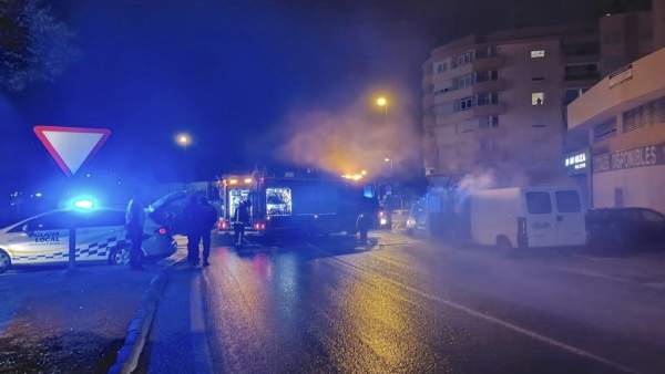 Sucesos.- Un conductor bebido colisiona en Ibiza contra otros dos vehículos provocando un incendio Sucesos.- Un conductor bebido colisiona en Ibiza contra otros dos vehículos provocando un incendio